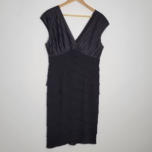 Adrianna Papell Black Sleeveless Tier Dbl V-Neck Sheath Dress 14. Fits like 12.
